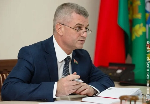 Шесть человек обратились сенатору, председателю областного объединения профсоюзов Алексею Неверову