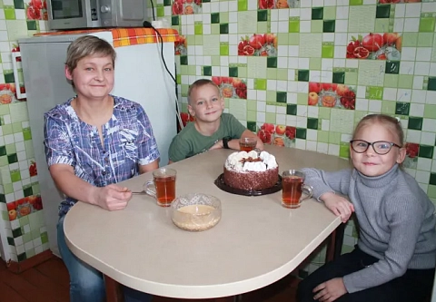 Большое хозяйство и завидное жизнелюбие. Жители агрогородка Белая Мозырского района поделились секретом семейного счастья
