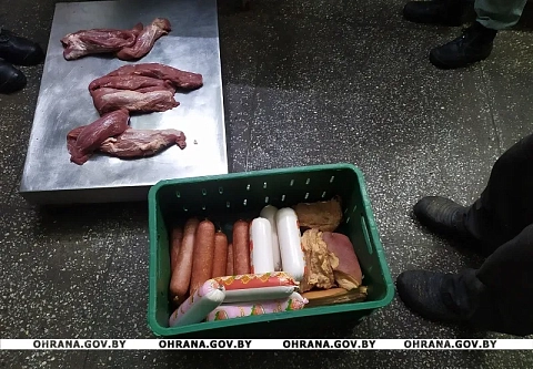 В Речицком районе сотрудники отдела охраны задержали местного жителя, который вывез с пищекомбината 17 килограммов мясной продукции