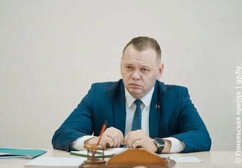 Хотят больше бюджетных мест и льготную пенсию: на личный прием к заместителю председателя облисполкома Дмитрию Алейникову записались 11 человек