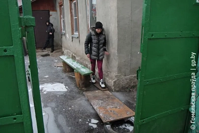 Мокрая проблема по наследству. Талые воды и дожди на протяжении 15 лет затапливают огород жлобинчанки