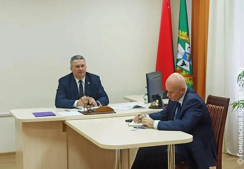 Гомельчанин работал на заводе, продавал в России малину, покупал дома и очень удивился, когда ему начислили 18 тысяч рублей налога