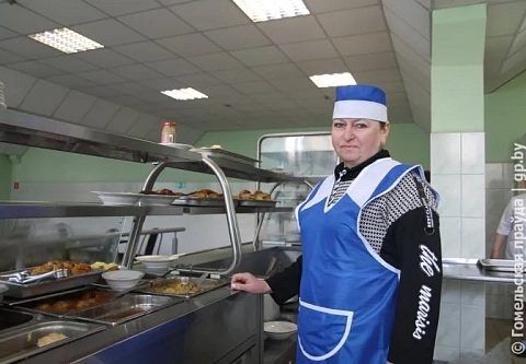 Прекрасной половине коллектива Светлогорского ЦКК посвящается
