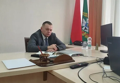 Фонари, дороги, качество воды: на прямую телефонную линию к заместителю председателя облисполкома Дмитрию Алейникову дозвонились 22 человека