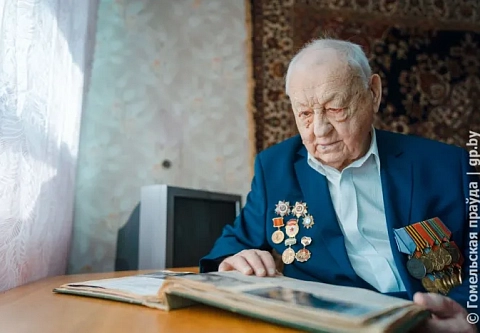 Ветеран Олег Плиндов прошел огненными дорогами Западного, Калининского и 3-го Белорусского фронтов, а после стал педагогом и литератором