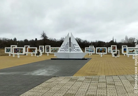 Сергей Бартош посетил мемориальный комплекс в Красном Береге Жлобинского района 