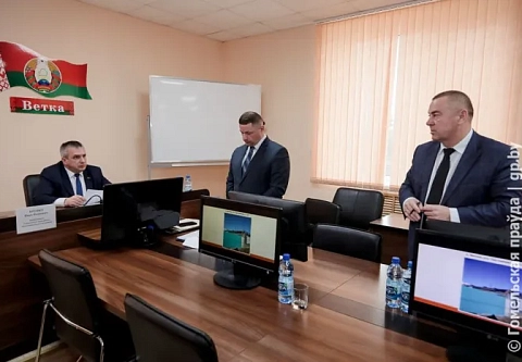 Губернатор Иван Крупко провел прямую телефонную линию и прием граждан в Ветке 
