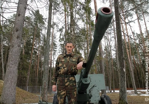 Ему хаки к лицу. Научный сотрудник областного музея военной славы Дмитрий Горбаль может часами говорить про бронетехнику, авиацию и корабли