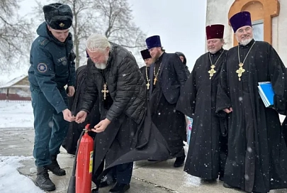 В Жлобине сотрудники МЧС напомнили священнослужителям о мерах безопасности