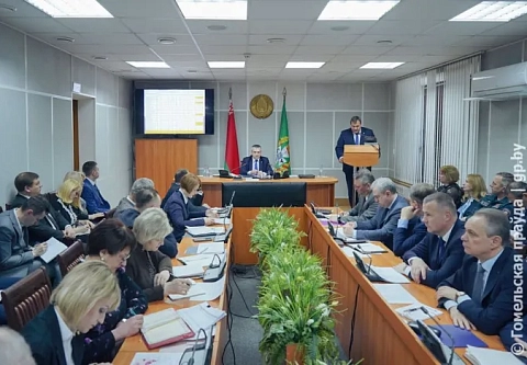 Надо бы ускориться. На аппаратном совещании облисполкома обсудили вопросы посевной и подготовки сельхозтехники к полевым работам