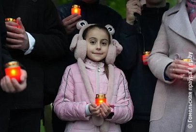 В Гомеле 800 лампадок зажгла молодежь на Аллее Героев