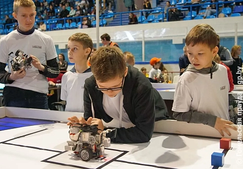 Более 400 юных робототехников поборются за победу в областном турнире Roboquest