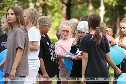 Ростовые куклы, спилс-карты: волонтеры "Доброго сердца" подарят праздник детворе в Хойниках