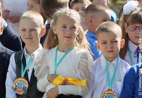 Торжественная линейка по случаю окончания учебного года состоялась в средней школе №11 Жлобина