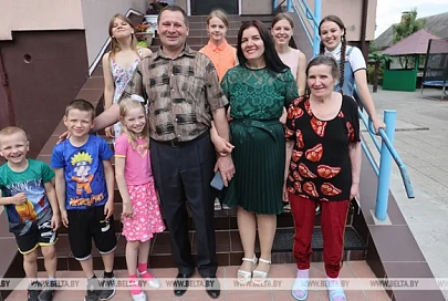"Мы не делим детей на своих и чужих". В этой семье воспитали 25 мальчиков и девочек