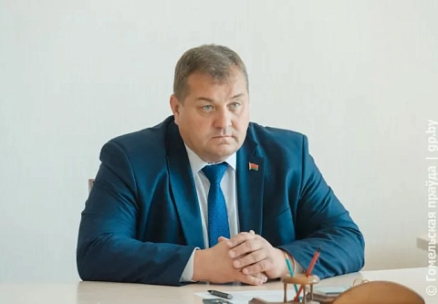 «Мы щебнем порезали все колеса». Первый заместитель председателя облисполкома Дмитрий Петрожицкий провел прямую линию 