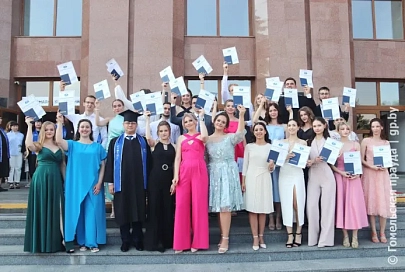 Выпускникам Гомельского медуниверситета торжественно вручили дипломы