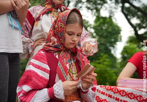 Мастер-классы, открытый диалог и экскурсия: второй день международного лагеря «Родник славянской дружбы» проходит в Гомеле