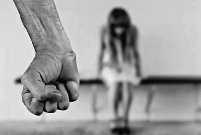 В Речице мужчина при дочери стал душить жену