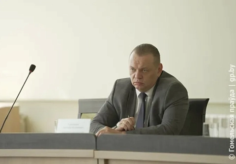 За детьми глаз да глаз... Заместитель председателя облисполкома Дмитрий Алейников провел встречу с работниками социальной сферы Кормянского района