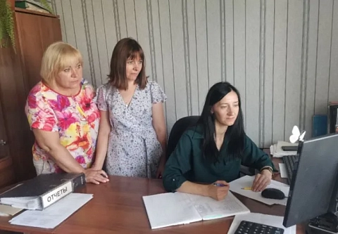 Председатель обкома профсоюза здравоохранения Надежда Зимина промониторила условия труда и отдыха в медучреждениях Брагина