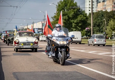 Дорогой памяти... Энергетики Гомельщины совершили традиционный автопробег на ретроавтомобилях и мотоциклах
