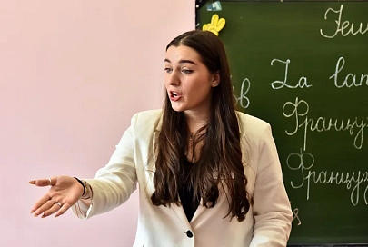 Молодой учитель из Гомеля свои уроки превращает в ток-шоу
