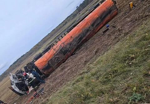 В Гомельском районе работники МЧС спасли водителя грузового автомобиля 