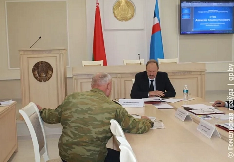 В Калинковичском райисполкоме прием граждан провел заместитель Генерального прокурора Республики Беларусь Алексей Стук