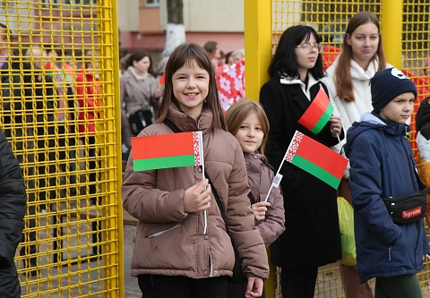 В Новобелицком районе Гомеля появилась многофункциональная спортивная площадка