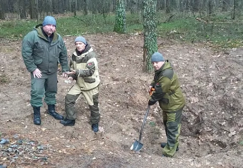 Члены поискового отряда «Рубеж» из Калинковичского района  обнаружили место падения самолета Як-9Т