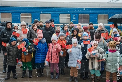 Большое дело. На Гомельском железнодорожном вокзале торжественно встретили детей из Донбасса