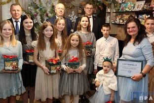 Заместитель Премьер-министра Беларуси Анатолий Сивак в рамках акции «Наши дети» посетил детский дом семейного типа в Наровле