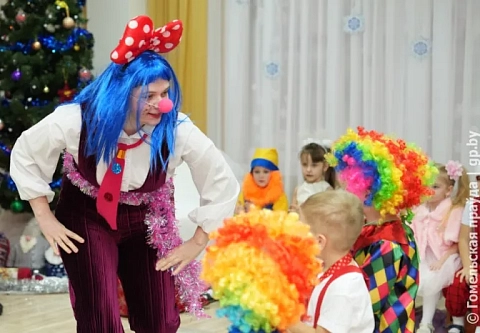 На самокате по детскому саду. Каково быть клоуном на утреннике