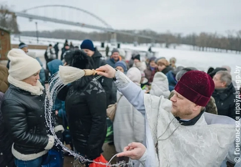 Целебная сила воды. Сегодня православные празднуют Крещение Господне 