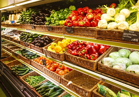 В частных магазинах Калинковичского района продавали просроченные продукты. КГК пресек нарушения