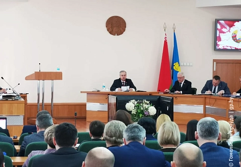 Среднемесячная зарплата в Гомеле в прошлом году была 1799,9 рублей