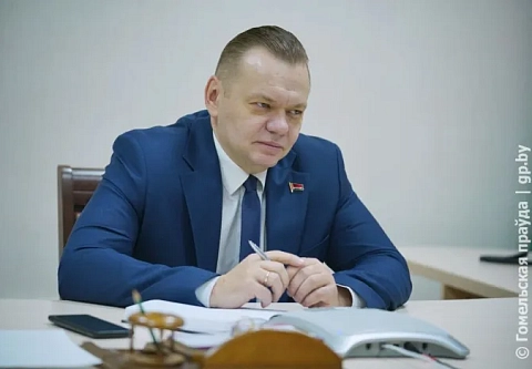 Побег в Москву от алиментов и скандалы за стеной: заместитель председателя облисполкома Дмитрий Алейников провел прямую линию 