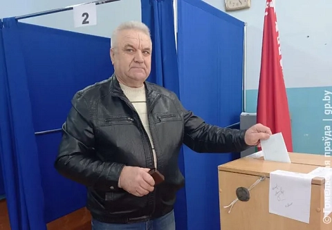 Воин-интернационалист Михаил Пилипейко из Калинковичей проголосовал досрочно