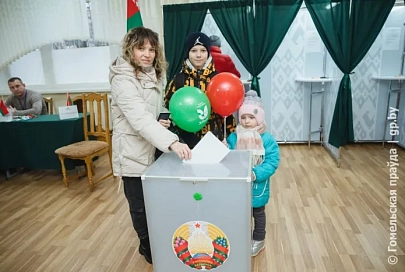 Мастер-класс и ярмарка вакансий: как проходят выборы в Железнодорожном районе Гомеля