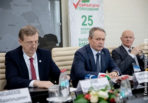 Глава облизбиркома Петр Кириченко провел встречу с международными наблюдателями