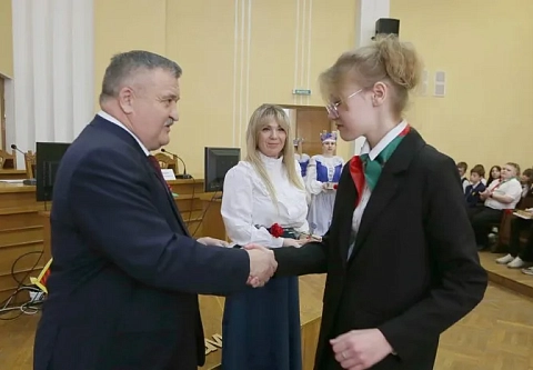 Юные жители Калинковичей получили паспорта 