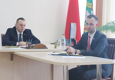 Бескупелье и смена школы: заместитель председателя облисполкома Дмитрий Алейников провел прием граждан