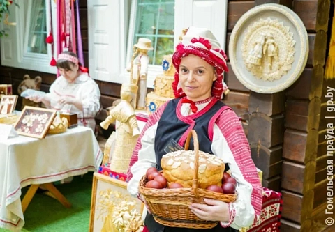 Самобытность и многогранность. В Москве посетители ВДНХ вдохновились  белорусским национальным колоритом