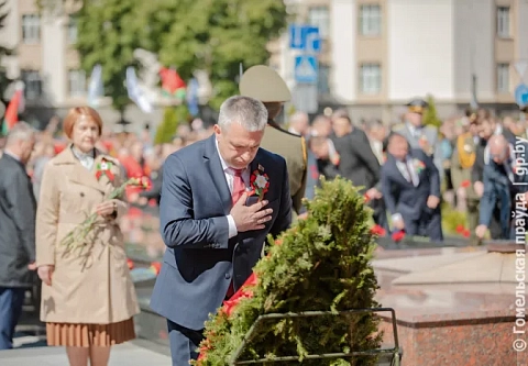Великая Победа – она для нас одна! На площади Труда состоялись торжественный митинг и церемония возложения венков и цветов