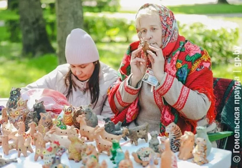 Город мастеров и Вальс Победы. Праздничная атмосфера царила в сквере имени Громыко в Гомеле