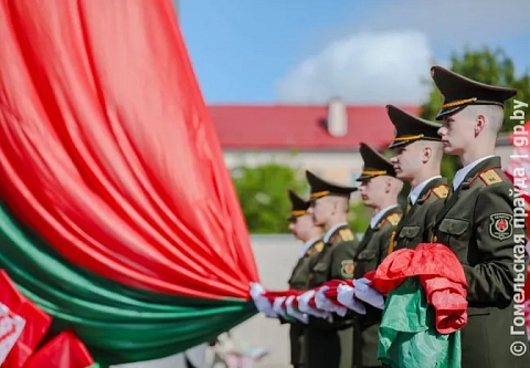 Под красно-зеленым знаменем: гомельчане отметили День Государственного флага, Государственного герба и Государственного гимна Республики Беларусь