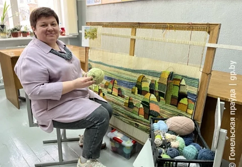 В Мозырской художественной школе искусств учат рисовать нитками и душой