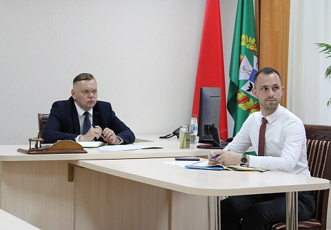 Инвалидность и пенсия на покойного мужа: заместитель председателя облисполкома Дмитрий Алейников провел прием граждан 