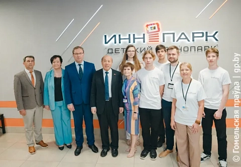 Китайский от носителя. Чрезвычайный и Полномочный Посол Китайской Народной Республики в Республике Беларусь Се Сяоюн посетил технопарк «Коралл» и ГГУ имени Ф. Скорины